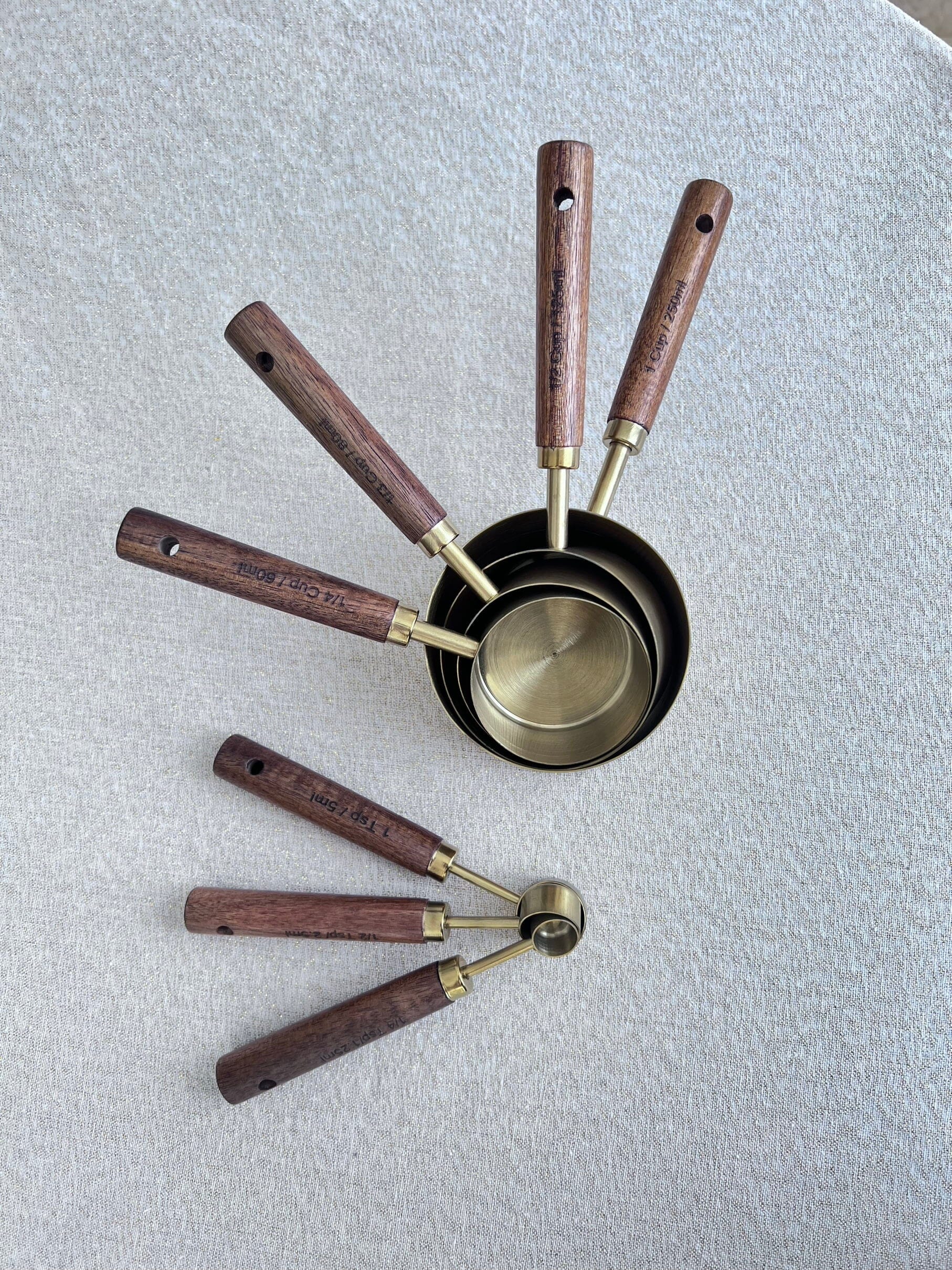 8 Gold Measuring Cups and Scoops with Wooden Handle Set Cutlery High Class Touch - Home Decor