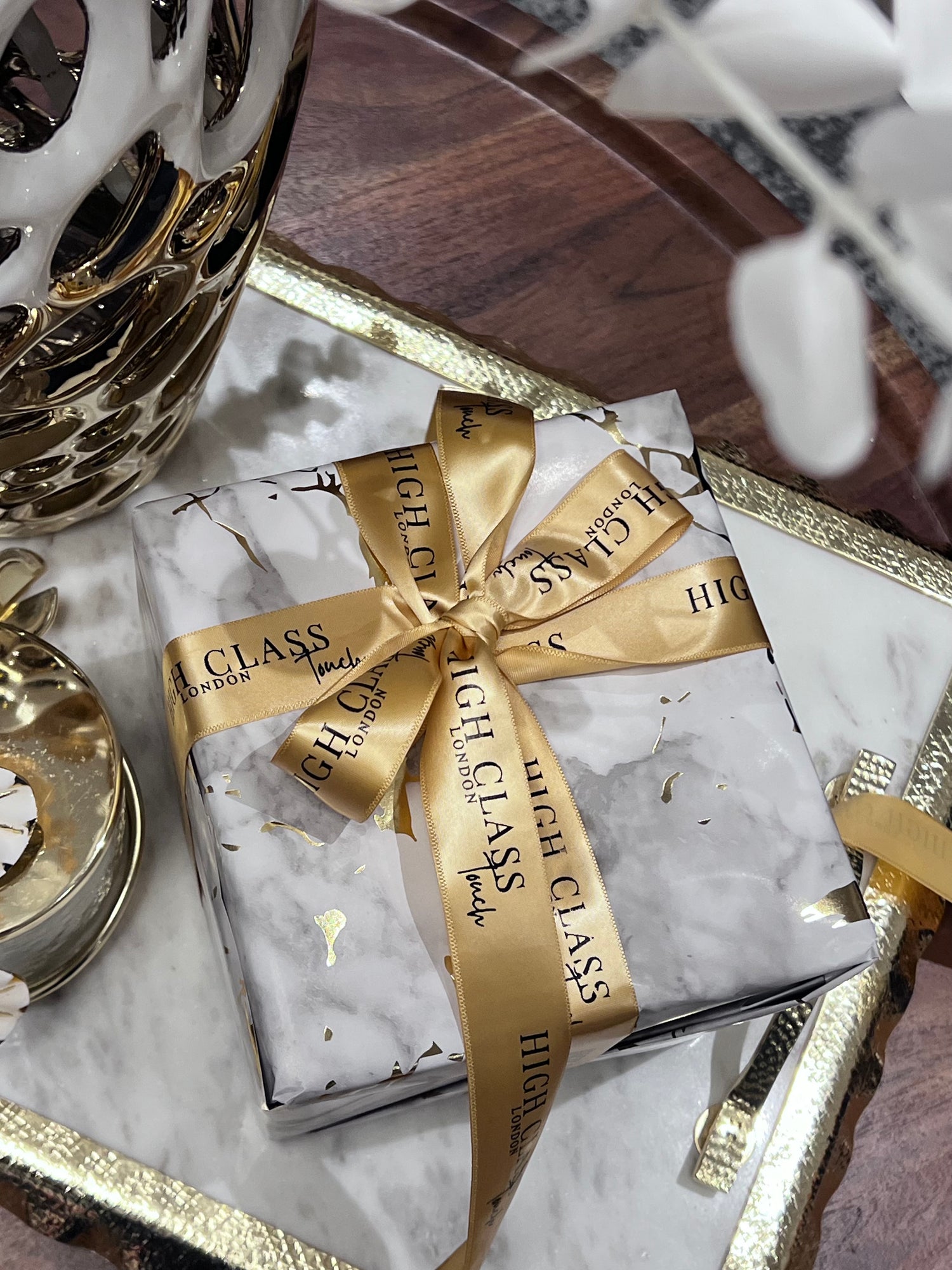 Gold and luxury Gift wrapping service