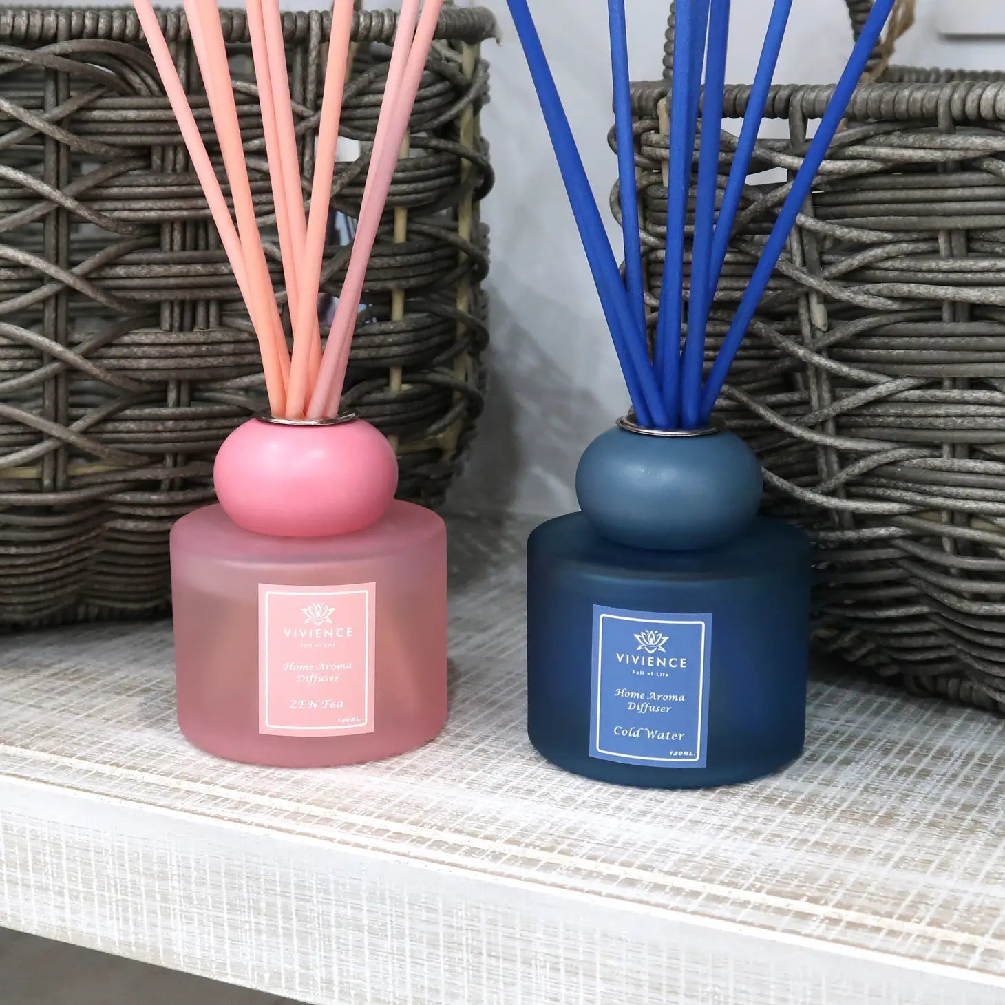 Set of 2 Diffusers with bamboo sticks - Blue, Pink Diffuser High Class Touch - Home Decor 