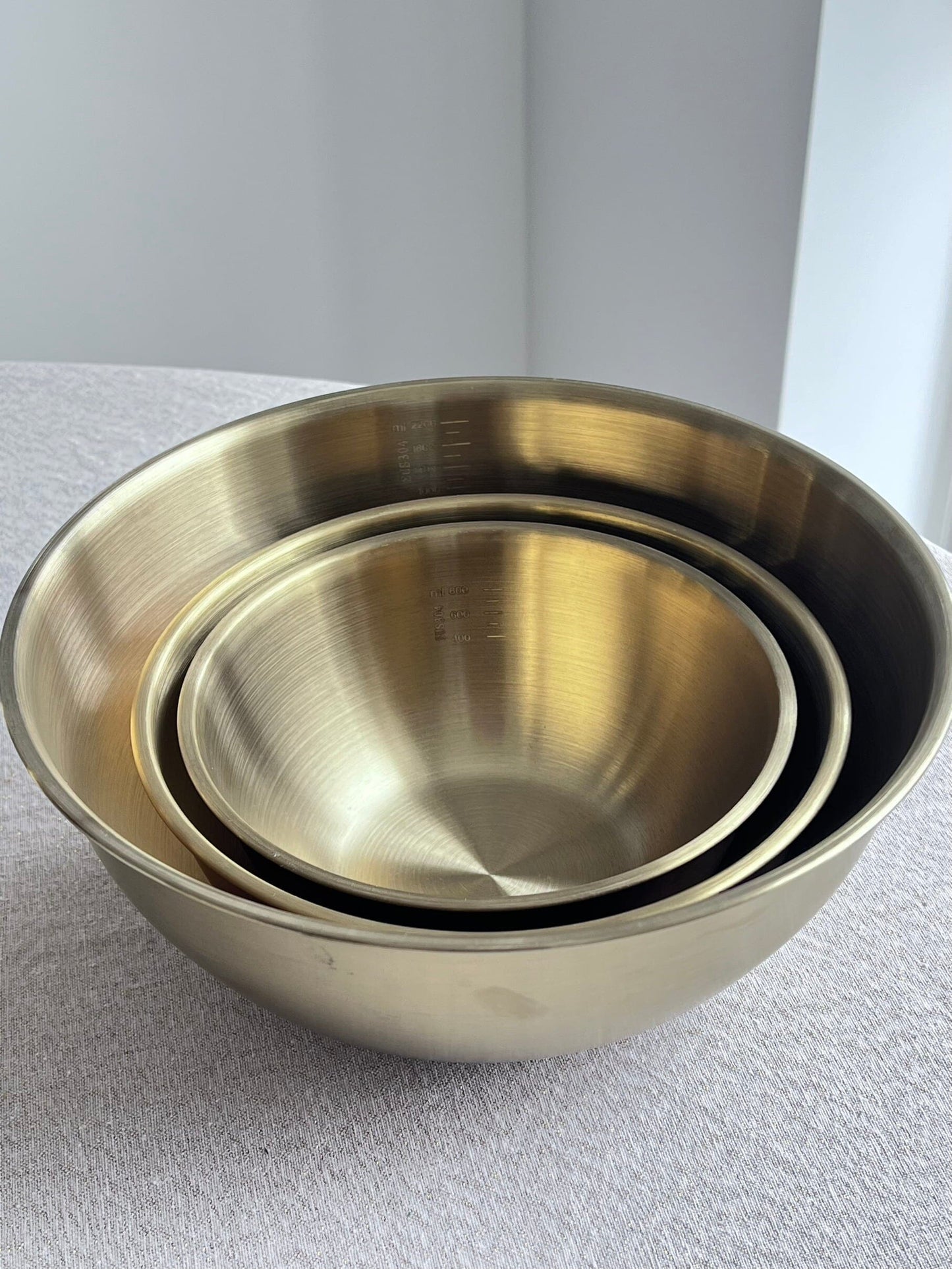 Set of 3 Stainless Steel Gold Mixing Bowls Serving Bowls High Class Touch - Home Decor