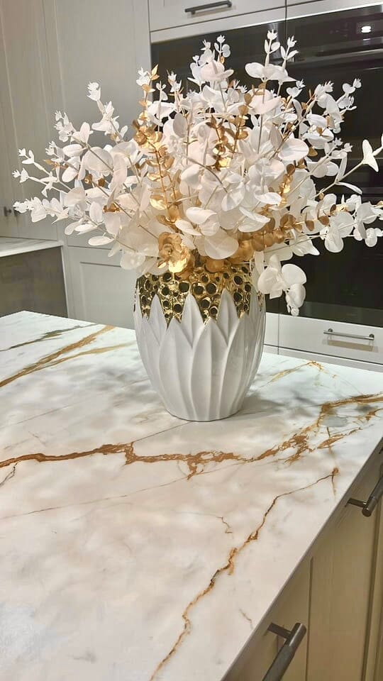 White and Gold Artificial Flower Arrangement Artificial Flora High Class Touch - Home Decor 