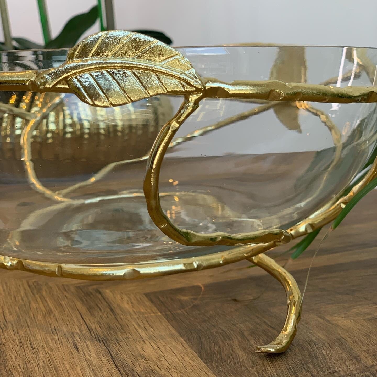 Glass Bowl On Stainless Leaf Stand Serving Bowls High Class Touch - Home Decor 