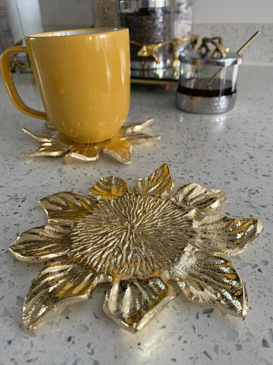 Set of 4 Gold Flower Shaped Coaster Coasters High Class Touch - Home Decor 