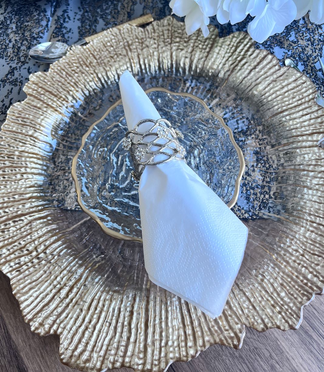 Tips for choosing the perfect gold napkin rings for your table setting - High Class Touch 