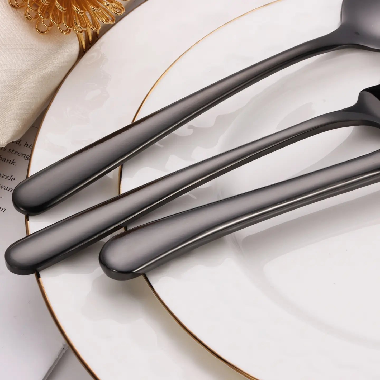 20Pcs Cutlery Set Sleek Design Silver with White/Black Handle High Class Touch Black 