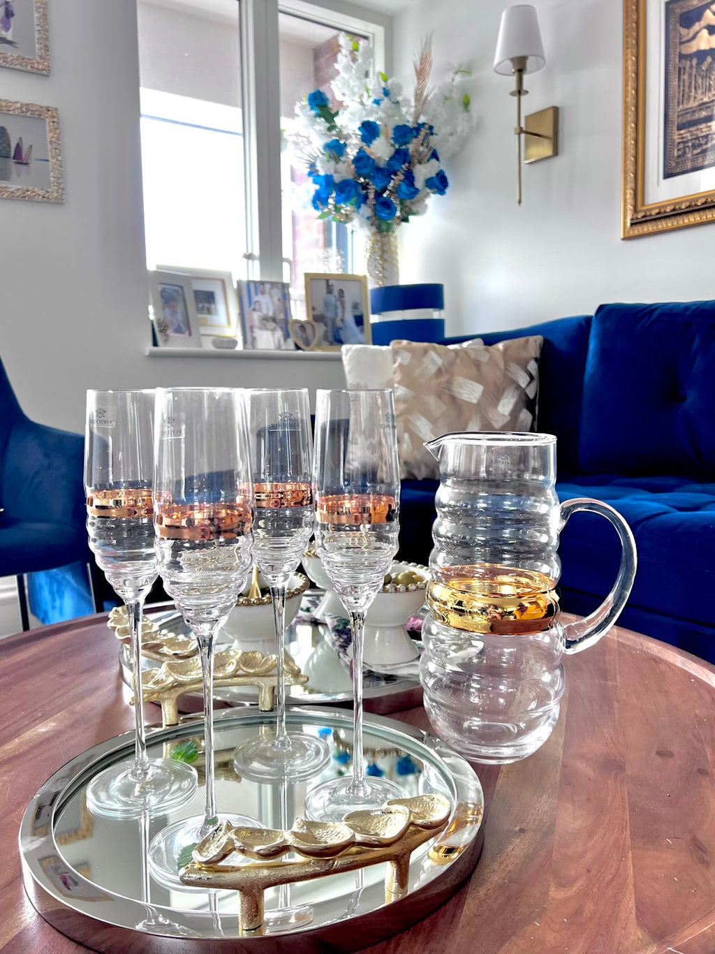 Set of 6 Glasses with Linear Design and Gold Stripe