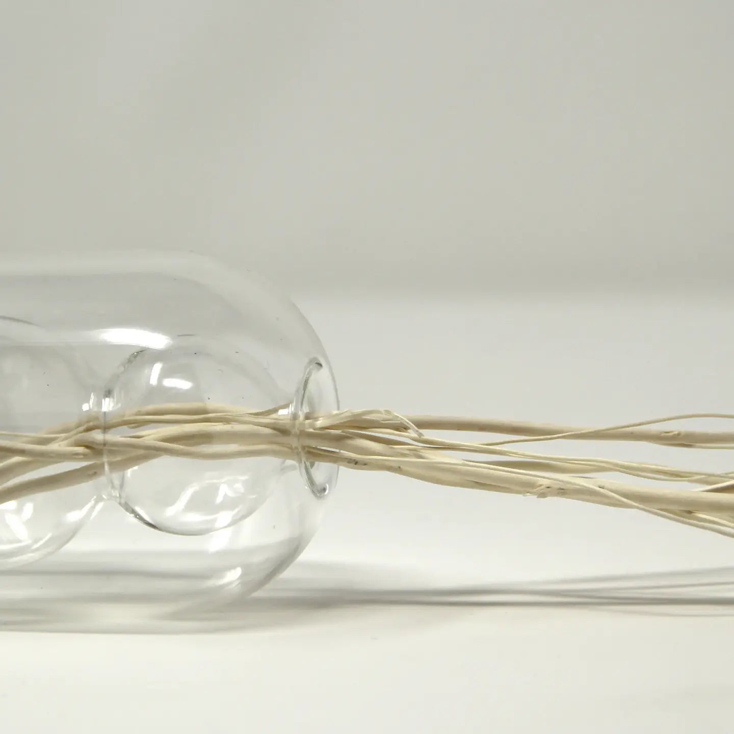Clear Reed Diffuser with White Circular Inlay