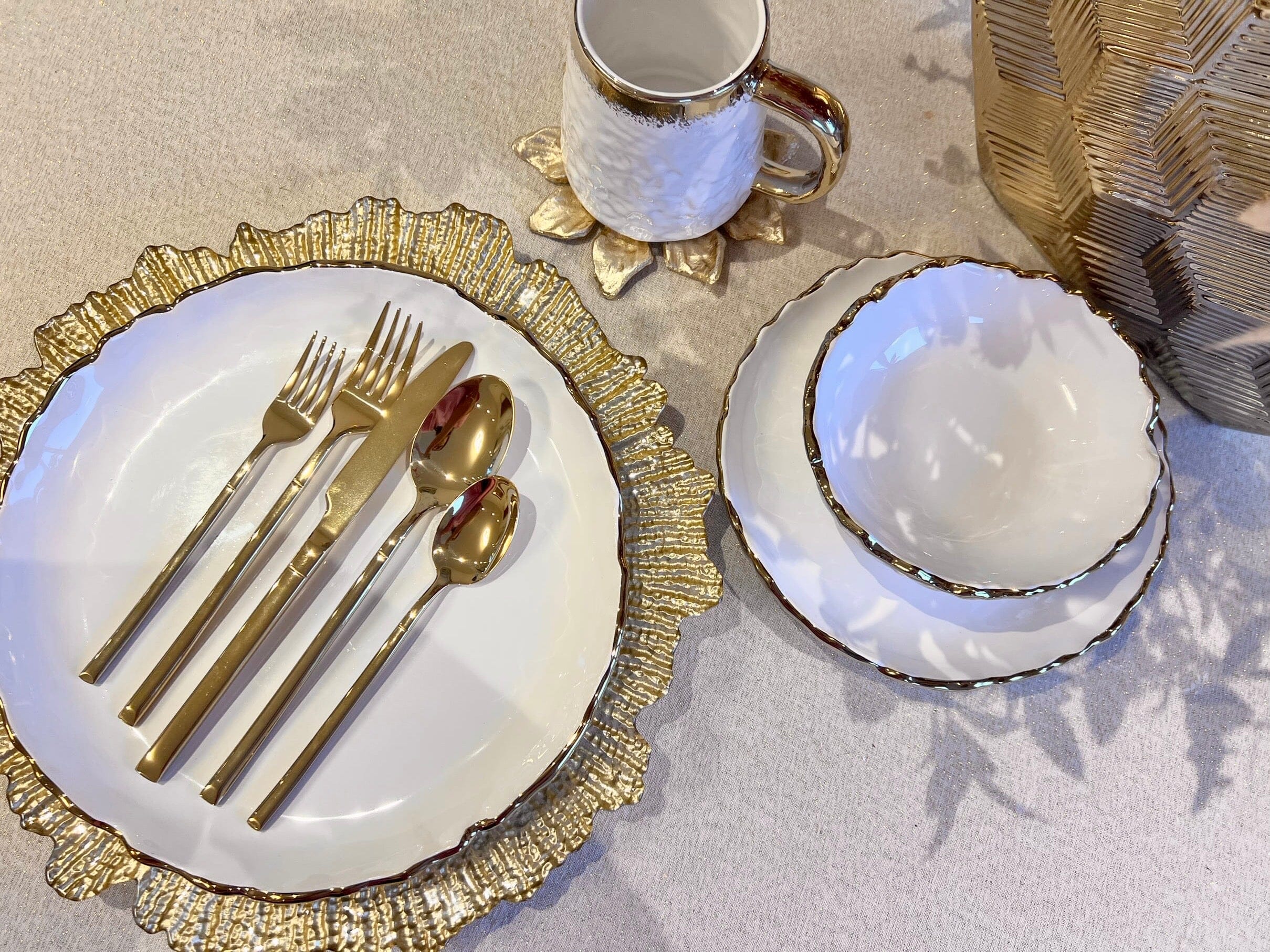 Gold Flower Shaped Chargers - Set Of Four Charger plates High Class Touch - Home Decor 