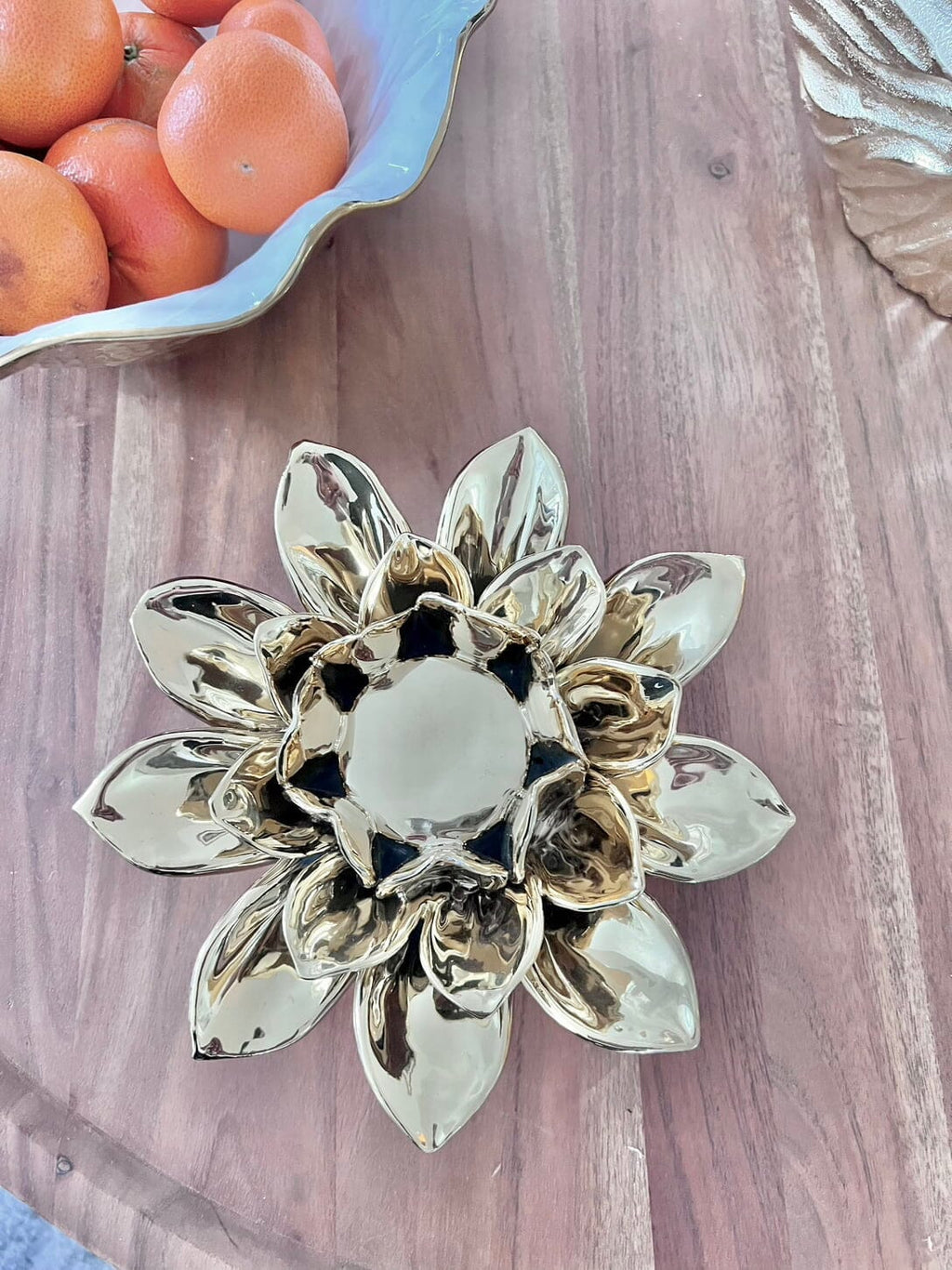 Gold Flower Shaped Tealight Holder Candle Holders High Class Touch - Home Decor 