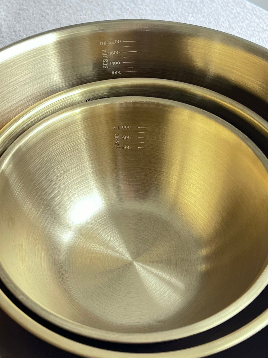 Set of 3 Stainless Steel Gold Mixing Bowls Serving Bowls High Class Touch - Home Decor 