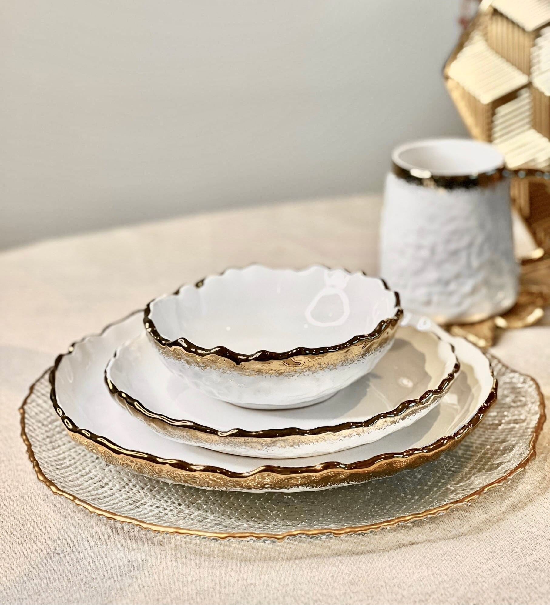 White Dinner Set Gold Scalloped Edge Design 1 seating High Class Touch