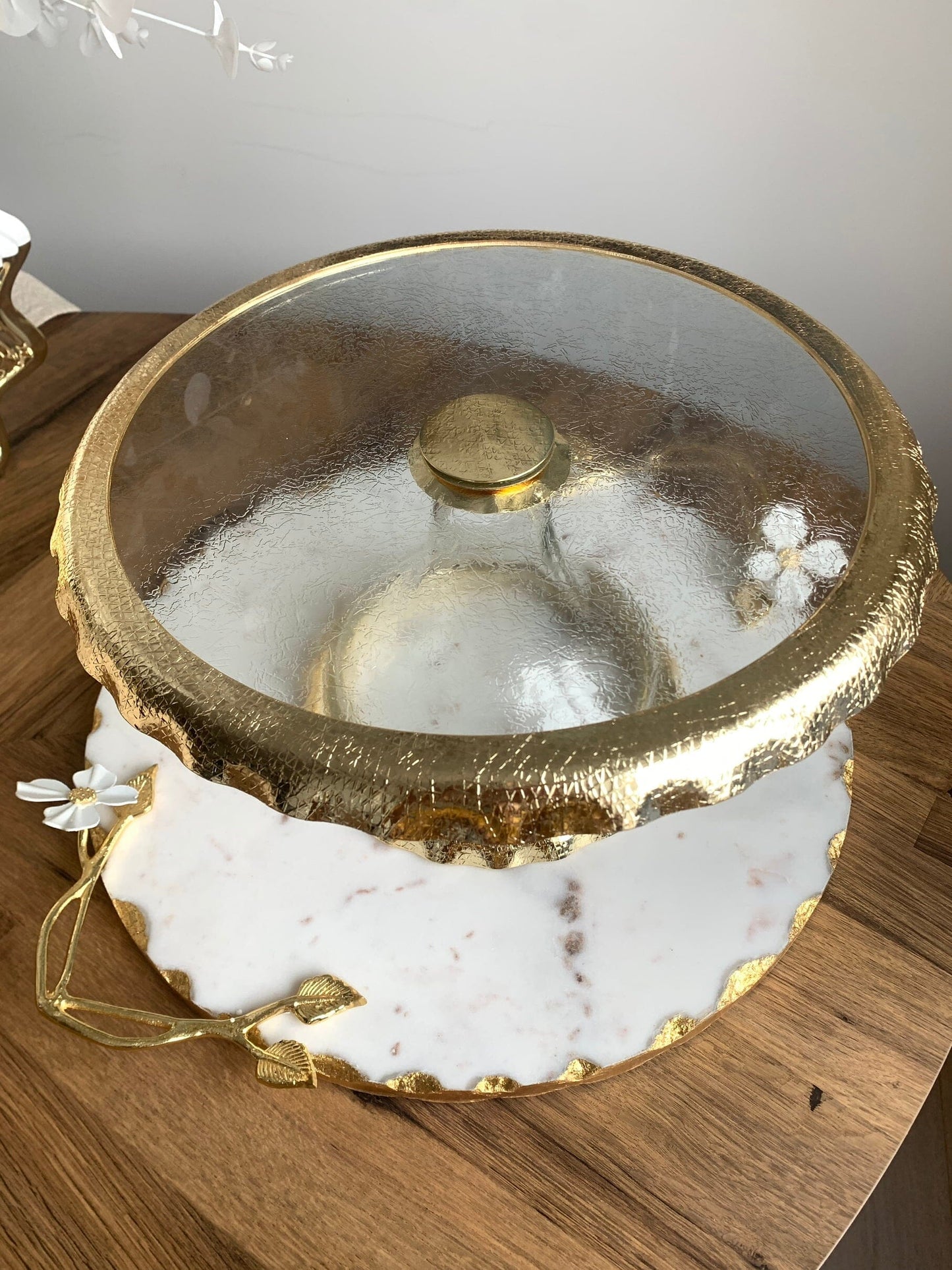 Glass Cake Stand with Gold Ruffle Border Cake Stands High Class Touch - Home Decor 